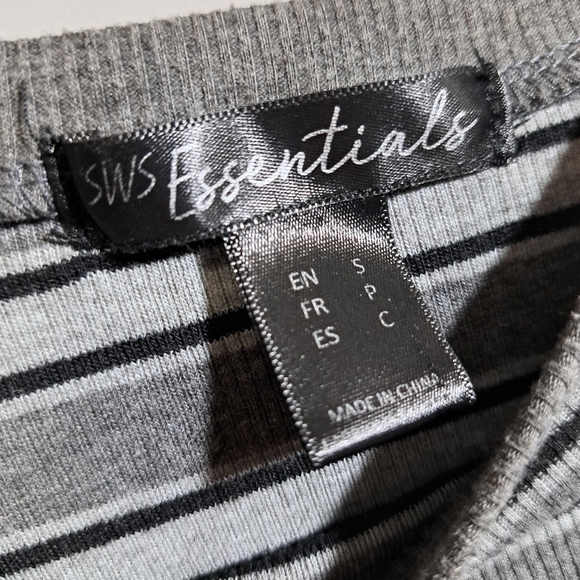 3/15 SWS ESSENTIALS STRIPED CROP TOP SIZE SMALL - Picture 4 of 6